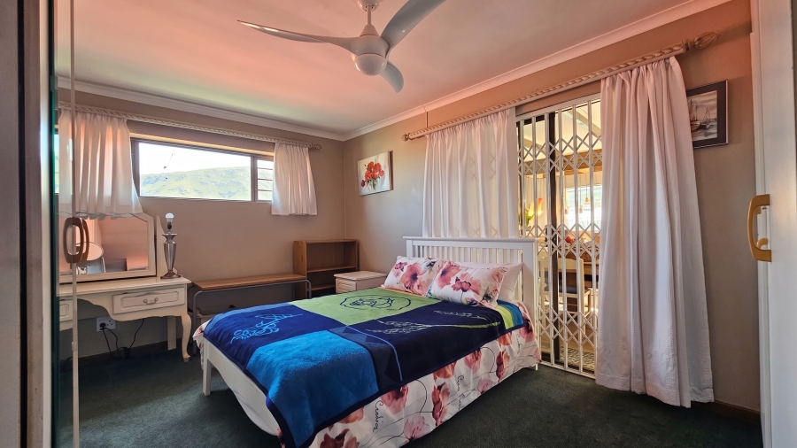 5 Bedroom Property for Sale in Voelklip Western Cape